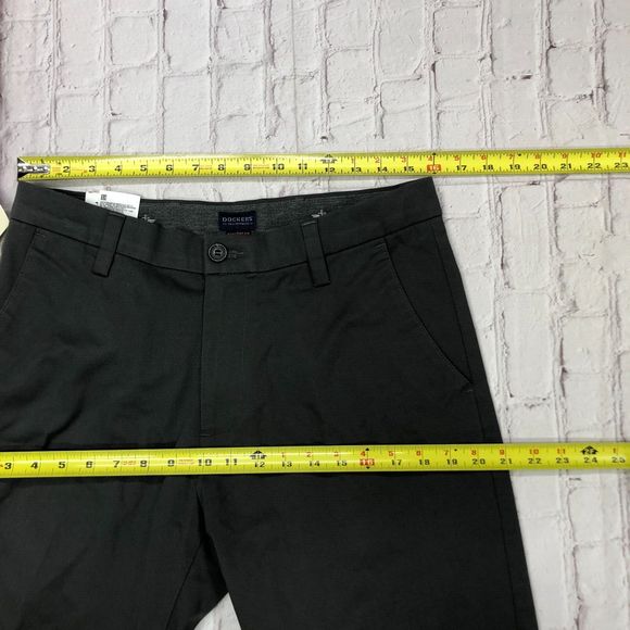 NWT Dockers Men Workday Khaki Straight Fit Smart Flex Pants Size 32X32 B214 -9 - Picture 3 of 16